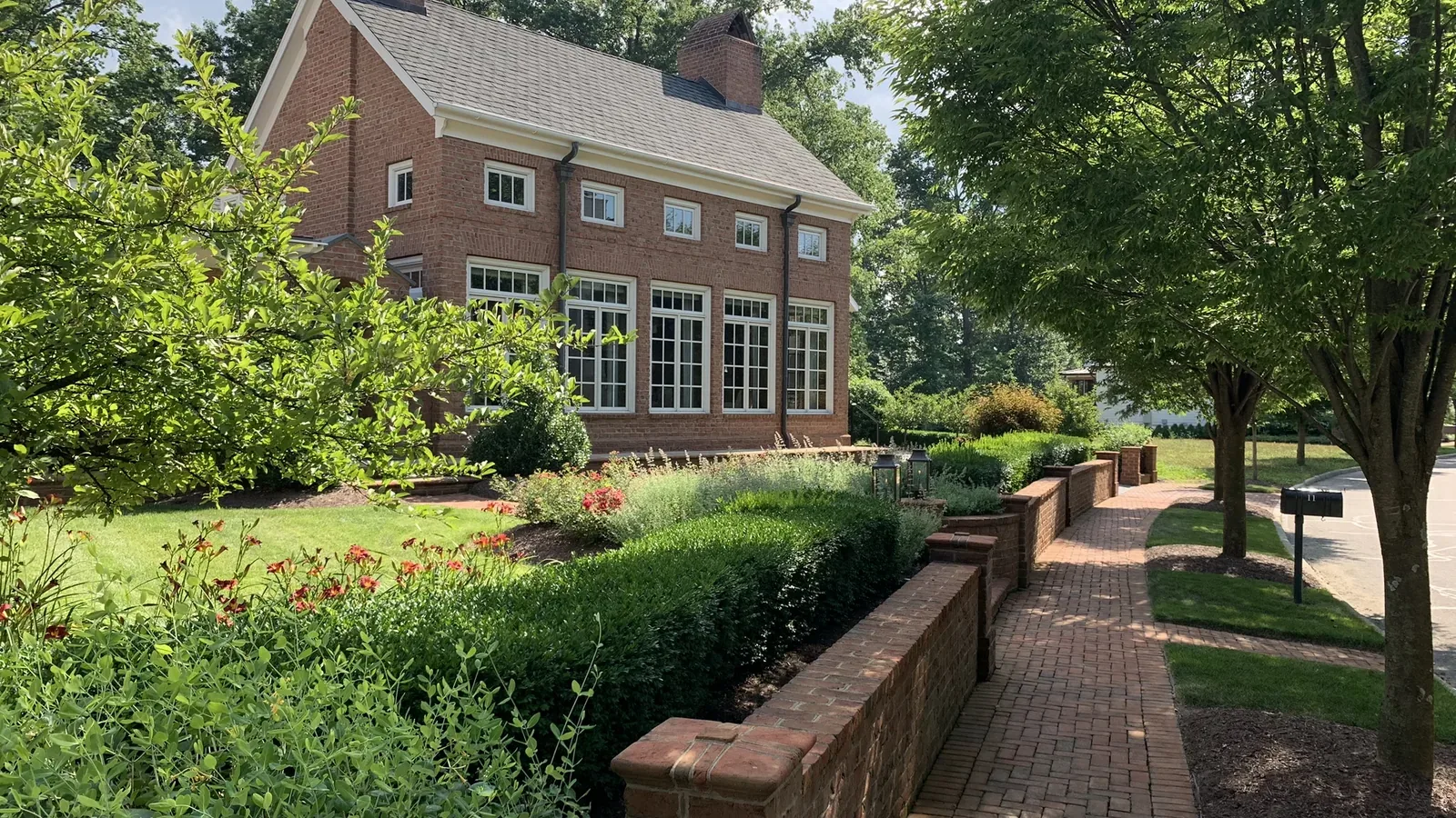 A neighbourhood scene in New Albany, OH